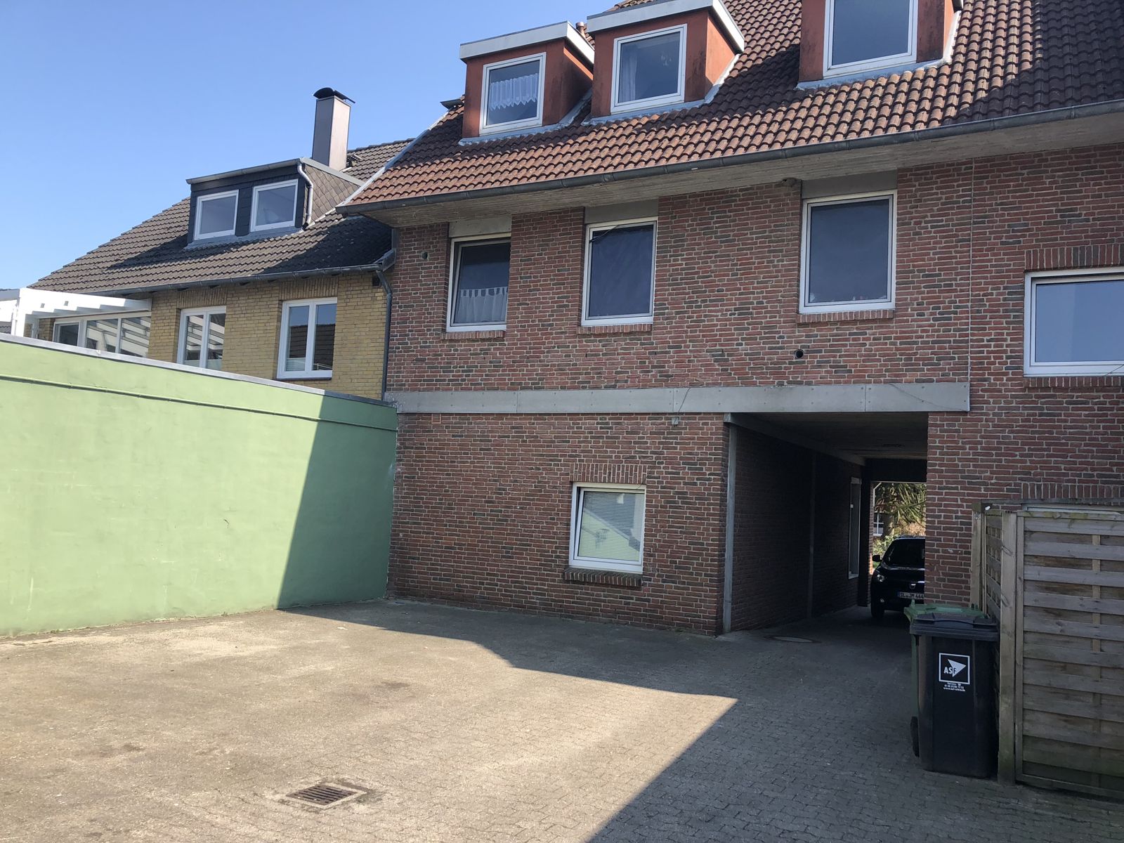 Innenhof mit Zufahrt